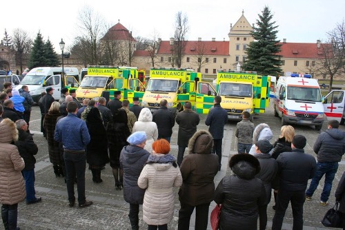 Головний капелан УГКЦ поблагословив автомобілі для воїнів АТО.(ФОТО)